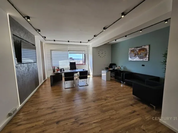 Zyra tek Torre Drini!