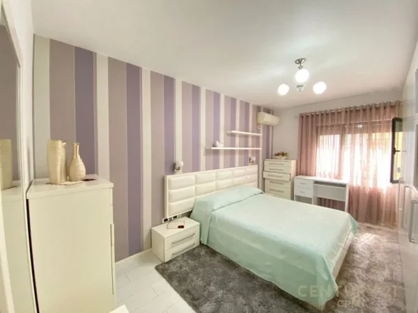 JAPIM APARTAMENT ME QIRA 2+1+2 TEK KOMUNA E PARISIT!