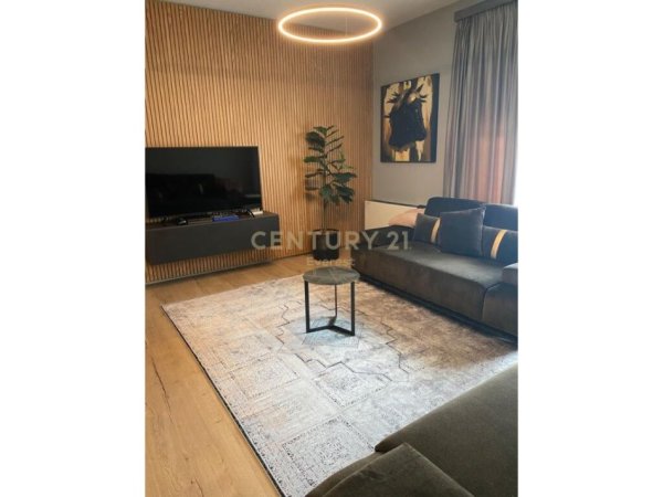 PORTA E GJELBERT, APARTAMENT ME QIRA 3+1+2+ 2 POSTE PARKIMI!