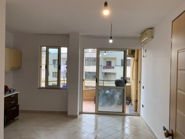 Shitet apartament 1+1 ne Astir