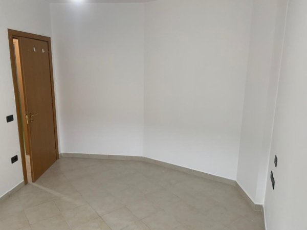 Shitet apartament 1+1 ne Astir