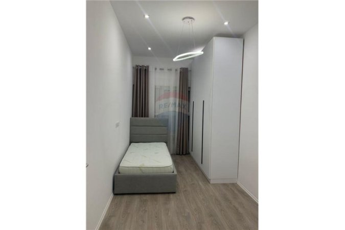 Jepet apartament me qera 2+1 ne Ali Dem