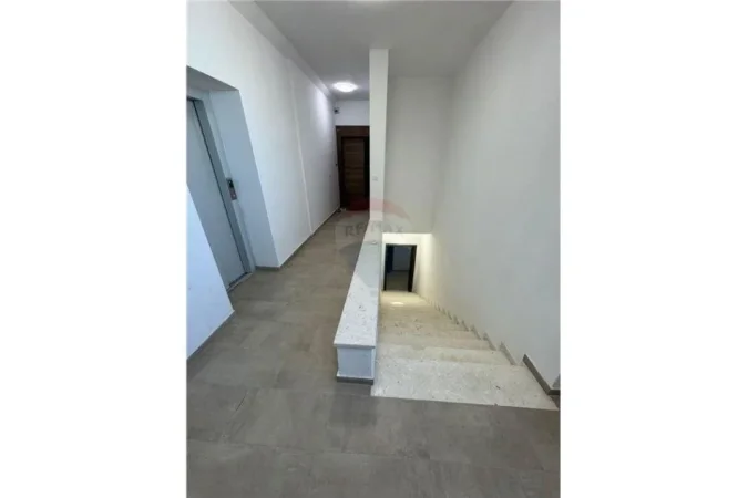 Jepet ambjent per biznes 3+1 ne Astir