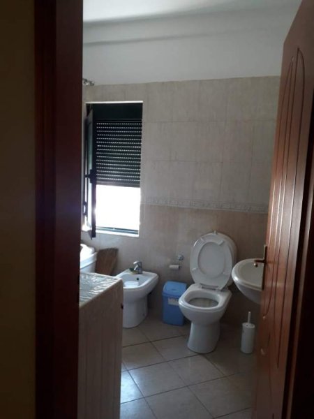 Tirane, jepet me qera apartament 3+1+BLK Kati 4, 400 Euro (Gjin Gjergji)