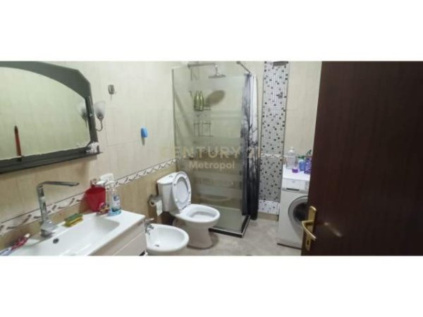 Tirane, jepet me qera apartament 2+1 Kati 4, 80 m² 450 Euro (Rruga e Elbasanit)