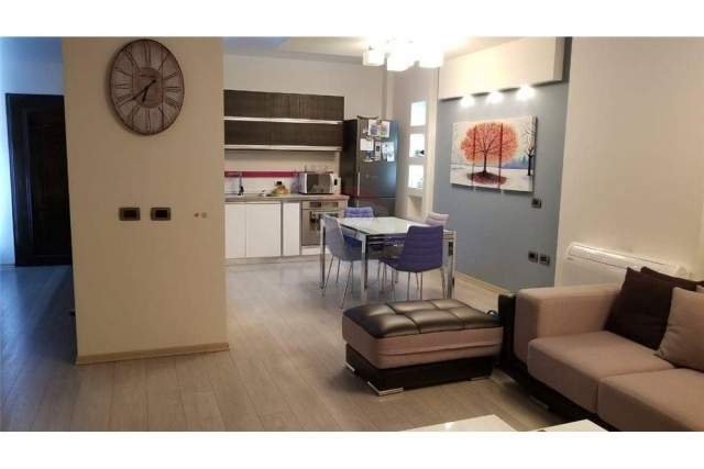 Tirane, jepet me qera apartament 2+1+BLK Kati 3, 117 m² 650 Euro (MYSLYM SHYRI)