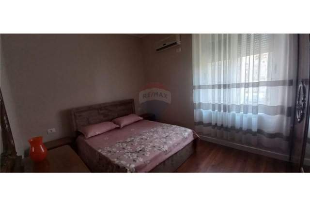 Tirane, jepet me qera apartament 1+1+A Kati 2, 72 m² 450 Euro (Stadiumi Dinamo)