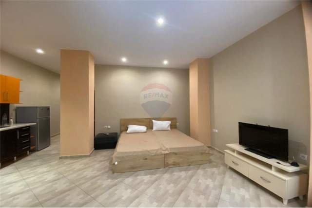 Tirane, jepet me qera garsonier Kati 0, 35 m² 250 Euro (BILL KLINTON)