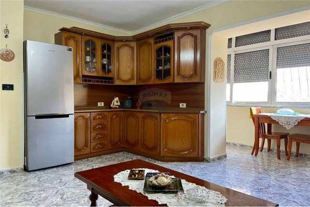Tirane, jepet me qera apartament 1+1 Kati 2, 57 m² 350 Euro (Rruga Fortuzi)