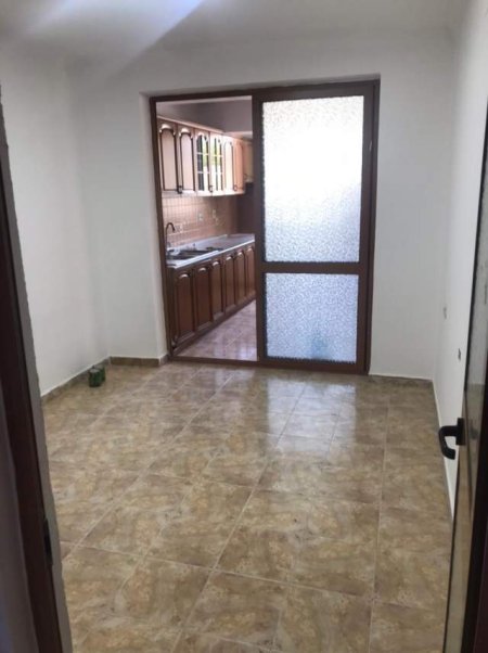 Tirane, jepet me qera apartament 2+1+BLK Kati 3, 105 m² 35.000 Leke (5 maji)