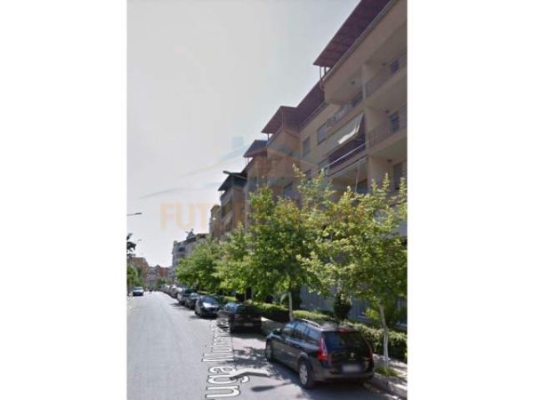 Tirane, shitet dyqan Kati 0, 129 m² 90.000 Euro (Fresku , në rrugën e Thesarit)