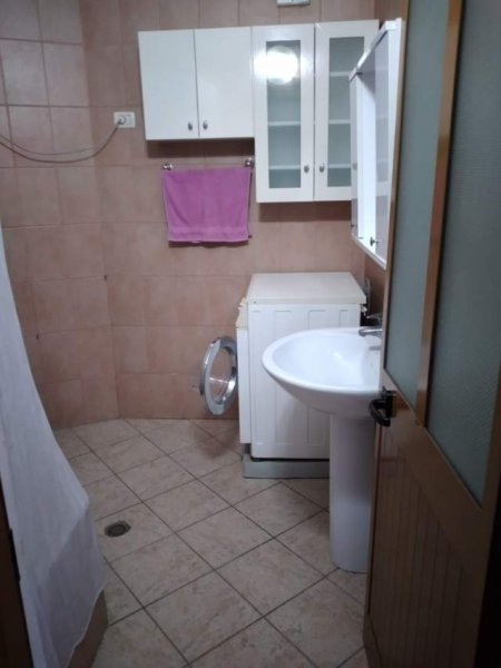 Tirane, jepet me qera apartament 2+1+BLK Kati 10, 85 m² 40.000 Leke (bulevardi  zhan dark)