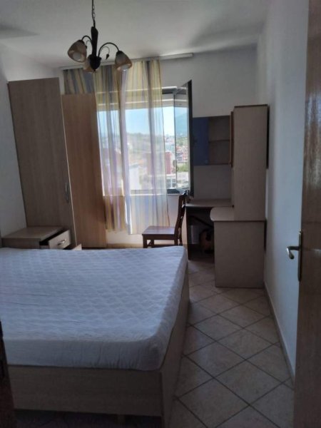 Tirane, jepet me qera apartament 2+1+BLK Kati 10, 85 m² 40.000 Leke (bulevardi  zhan dark)