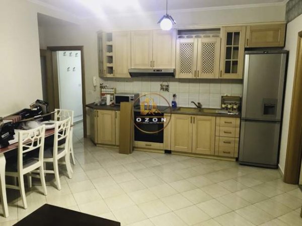 Tirane, jepet me qera apartament 2+1+BLK Kati 2, 98 m² 420 Euro (21 Dhjetori)