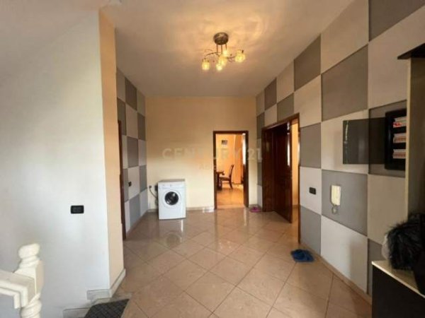 Tirane, jepet me qera Vile 2 Katshe Kati 2, 317 m² 1.100 Euro (Fuat Toptani)