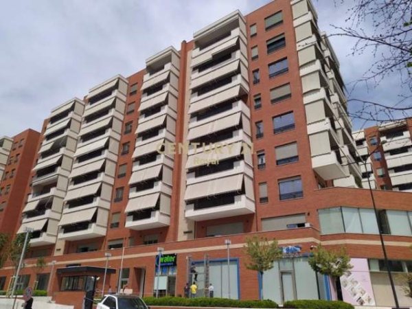 Tirane, jap me qera dyqan Kati 0, 79 m² 2.400 Euro (rruga e kavajes)