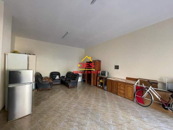 Vlore, shitet dyqan Kati 0, 57 m² 102.420 Euro (Lungomare Vlore)