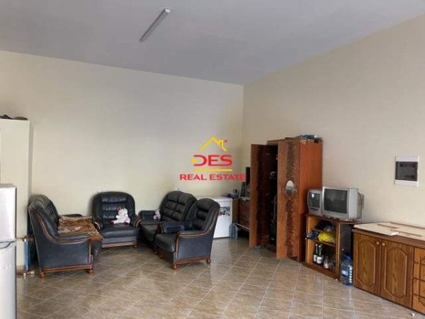 Vlore, shitet dyqan Kati 0, 57 m² 102.420 Euro (Lungomare Vlore)