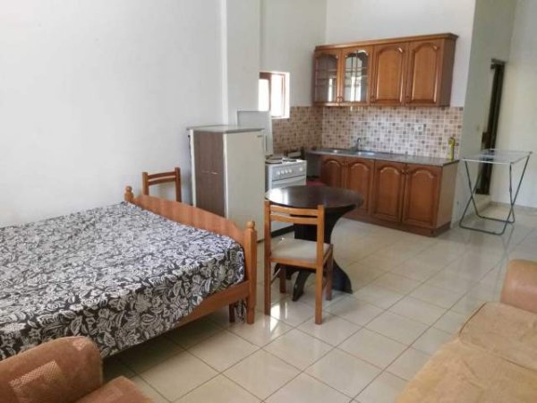 Tirane, jepet me qera garsonier Kati 1, 32 m² 12.000 Leke (Kafe e Rremes)