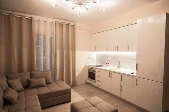 Tirane, jepet me qera apartament 1+1+BLK Kati 3, 44 m² 450 Euro (Condor Center)