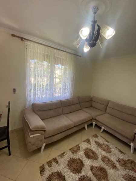 Tirane, jepet me qera apartament 1+1 Kati 1, 60 m² 250 Euro (SHKOLLA BASHKUAR)