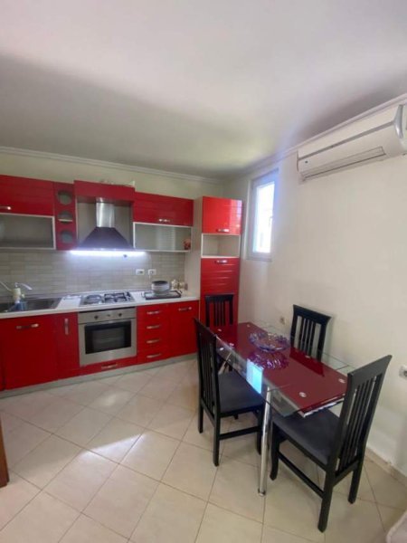 Tirane, jepet me qera apartament 1+1 Kati 1, 60 m² 250 Euro (SHKOLLA BASHKUAR)