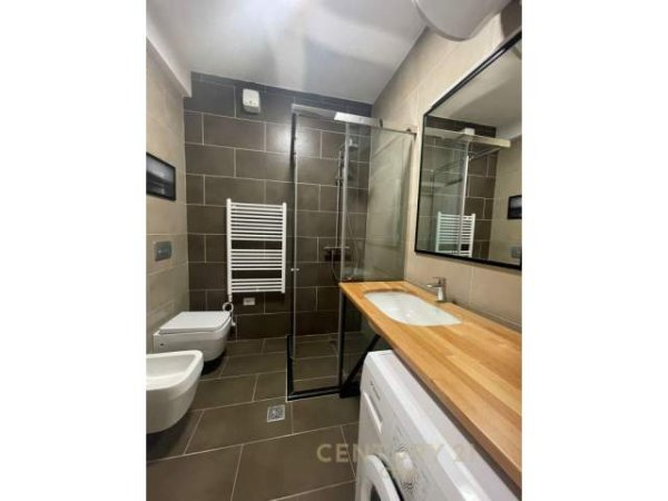Tirane, jepet me qera apartament 1+1 Kati 5, 62 m² 600 Euro