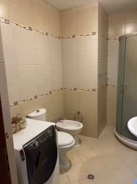 Tirane, jepet me qera apartament 2+1