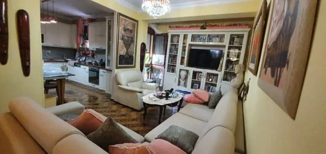 Tirane, shes apartament 3+1+A+BLK Kati 2, 190 m² 380.000 Euro (bllok)
