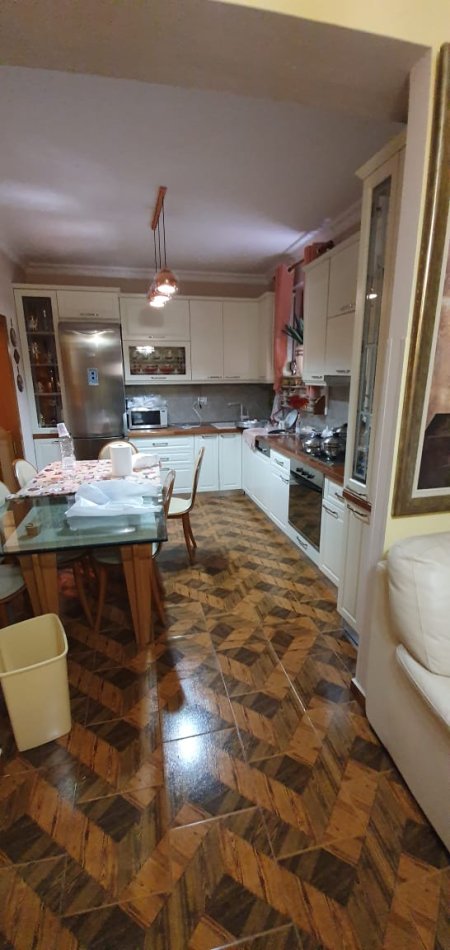 Tirane, shes apartament 3+1+A+BLK Kati 2, 190 m² 380.000 Euro (bllok)