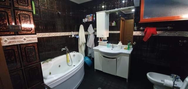 Tirane, jepet me qera apartament 3+1+A+BLK Kati 3, 150 m² 900 Euro
