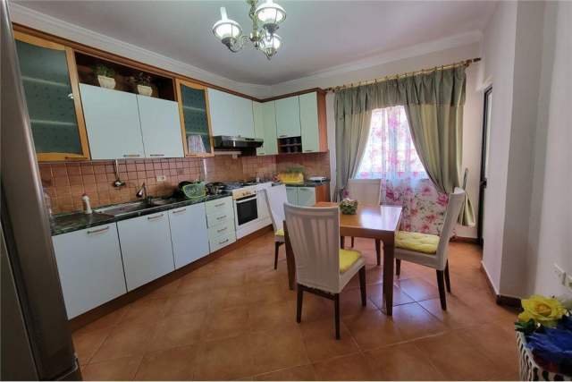 Tirane, ofert apartament 2+1 Kati 4, 86 m² 380 Euro (Kristal Center)