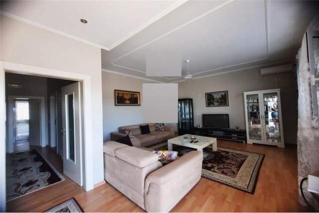 Tirane, jepet me qera apartament 3+1+A+BLK Kati 3, 120 m² 400 Euro (vilat amerikane)