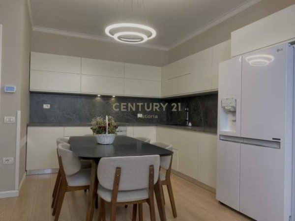 Tirane, jepet me qera apartament 2+1+A+BLK Kati 4, 121 m² 500 Euro