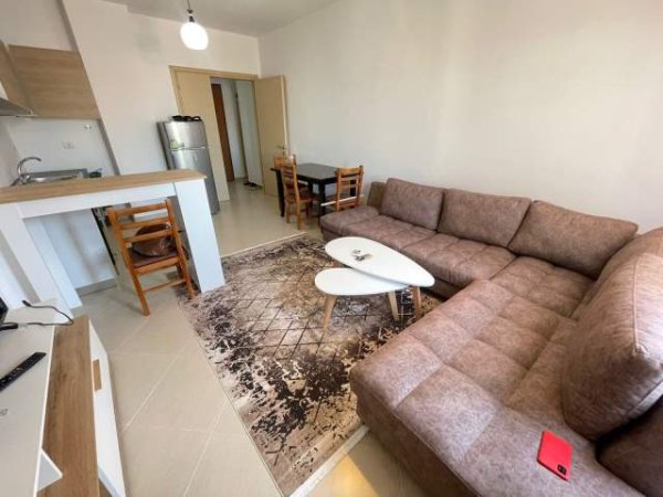 Tirane, jepet me qera apartament 1+1+BLK Kati 6, 65 m² 300 Euro (Unaza e re)