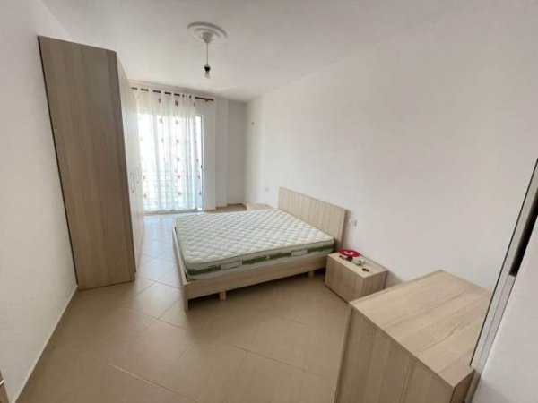Tirane, jepet me qera apartament 1+1+BLK Kati 6, 65 m² 300 Euro (Unaza e re)