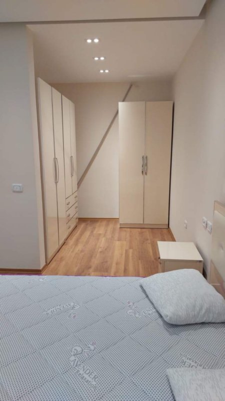 Tirane, jepet me qera apartament 1+1+BLK Kati 3, 75 m² 350 Euro (shote galica)