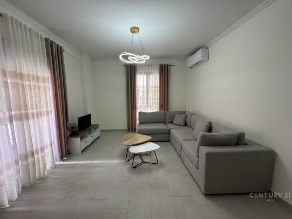 Jepet me Qira Apartament 2+1+Parkim tek Kodra e Diellit ! ,650euro