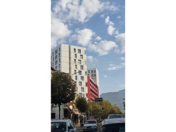 JAPIM ME QIRA APARTAMENT 3+1+2 PER BANIM/ZYRE, NE RR E DIBRES TEK ARLIS,FARMACIA 10! Tirana, Albania