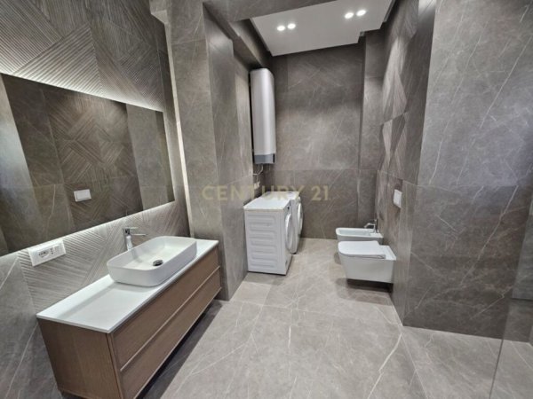 KOPSHTI BOTANIK, JAPIM ME QIRA APARTAMENT 3+1 LUKSOZ, 1500euro