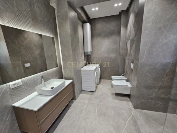 KOPSHTI BOTANIK, JAPIM ME QIRA APARTAMENT 3+1 LUKSOZ, 1500euro