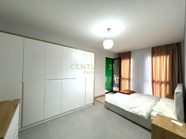 JAPIM ME QIRA APARTAMENT 2+1 NE UNAZE TE RE!