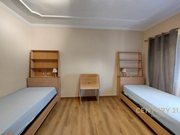 JAPIM ME QIRA APARTAMENT 2+1 TE PAZARI I RI, 650euro