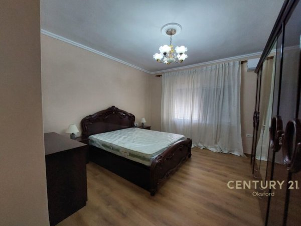 JAPIM ME QIRA APARTAMENT 2+1 TE PAZARI I RI, 650euro