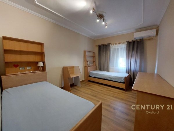 JAPIM ME QIRA APARTAMENT 2+1 TE PAZARI I RI, 650euro