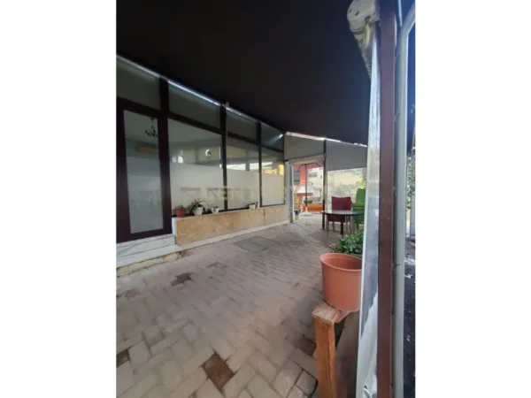 Jepet me Qira Ambient Komercial ne Fresk!