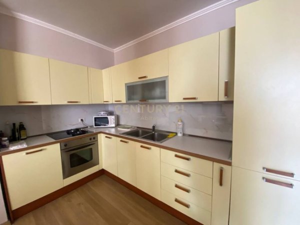 APARTAMENT 3+1+2 + GARAZH NE SHITJE, RRUGA E ELBASANIT