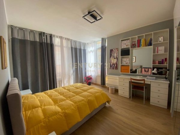 APARTAMENT 3+1+2 + GARAZH NE SHITJE, RRUGA E ELBASANIT