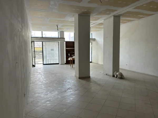 Tirane,Ambient biznesi per shitje ne Astir