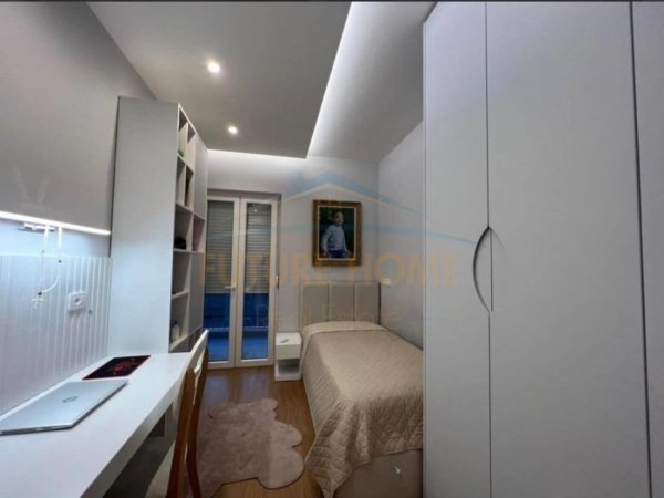 Qera, Apartament 3+1+2+Post Parkimi,Liqeni i Thatë. UNA35507